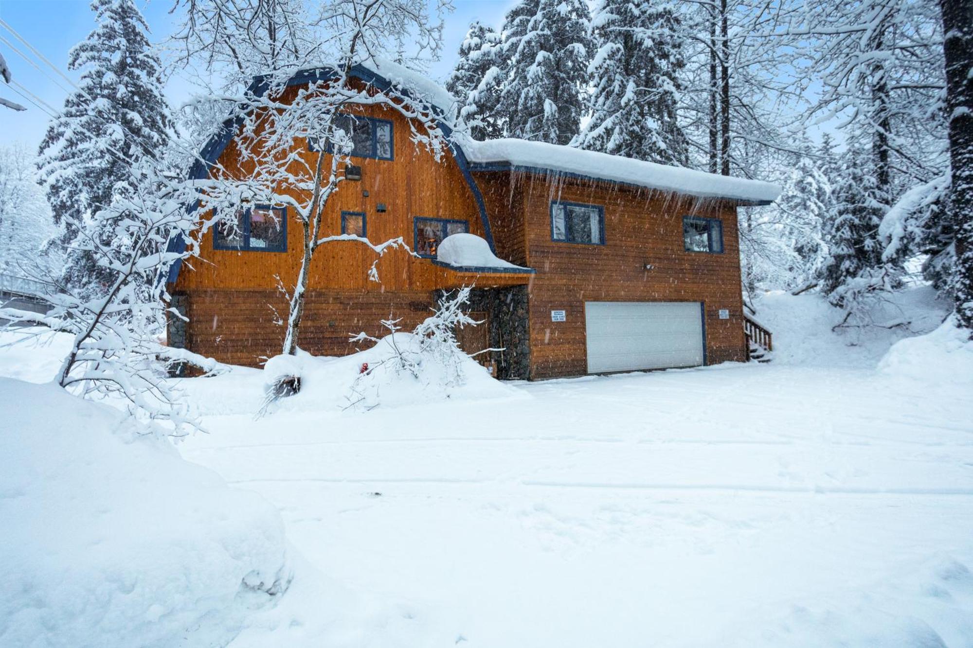 Darwin'S Apartment Girdwood Exterior photo