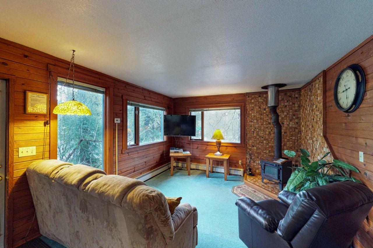 Darwin'S Apartment Girdwood Exterior photo